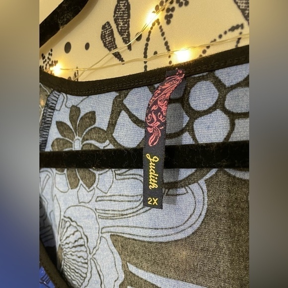 Blue and black sparkly shimmer short sleeve plus size blouse - Picture 4 of 8